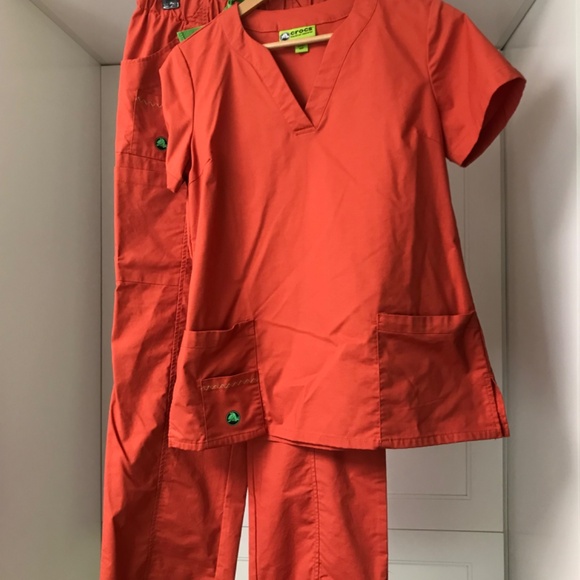 Crocs Medical Scrubs Uniform Women’s S Small Burnt Orange Top & Bottom - Picture 2 of 10